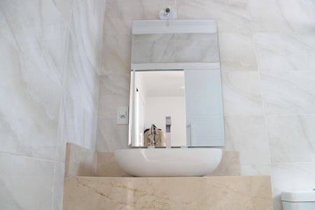 Casa à venda com 240m², 3 quartos e 3 vagasBanheiro da Suíte 2