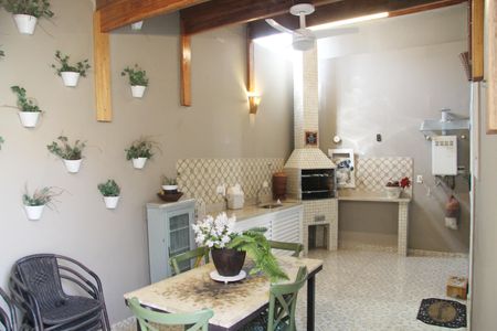 Casa à venda com 240m², 3 quartos e 3 vagasChurrasqueira