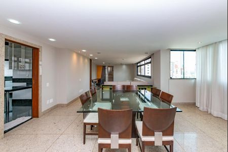 Apartamento para alugar com 170m², 3 quartos e 4 vagas Apartamento para alugar com 170m², 3 quartos e 4 vagasSala