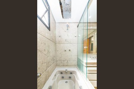 Apartamento para alugar com 170m², 3 quartos e 4 vagas Apartamento para alugar com 170m², 3 quartos e 4 vagasBanheiro da Suíte 1