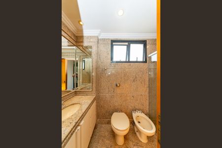 Apartamento para alugar com 170m², 3 quartos e 4 vagas Apartamento para alugar com 170m², 3 quartos e 4 vagasBanheiro da Suíte 2