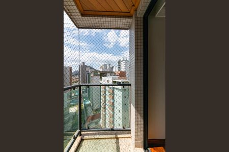 Apartamento para alugar com 170m², 3 quartos e 4 vagas Apartamento para alugar com 170m², 3 quartos e 4 vagasSacada da Suíte 1