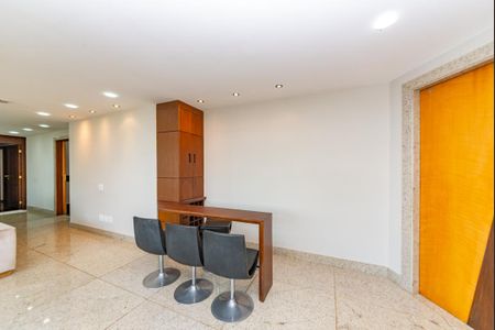 Apartamento para alugar com 170m², 3 quartos e 4 vagas Apartamento para alugar com 170m², 3 quartos e 4 vagasSala