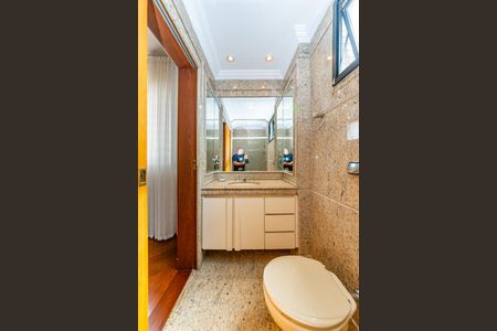 Apartamento para alugar com 170m², 3 quartos e 4 vagas Apartamento para alugar com 170m², 3 quartos e 4 vagasBanheiro da Suíte 2