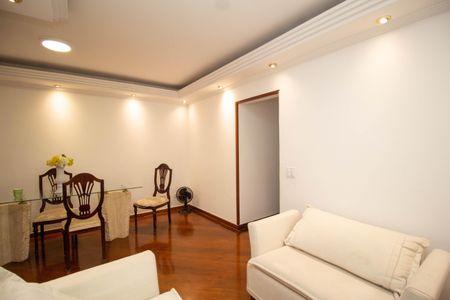 Apartamento à venda com 74m², 2 quartos e 1 vagaSala