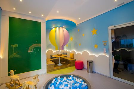 Apartamento à venda com 121m², 3 quartos e 3 vagas Apartamento à venda com 121m², 3 quartos e 3 vagasÁrea comum - Brinquedoteca