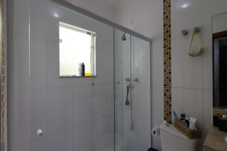 Casa à venda com 217m², 3 quartos e 5 vagasBanheiro da Suíte 2