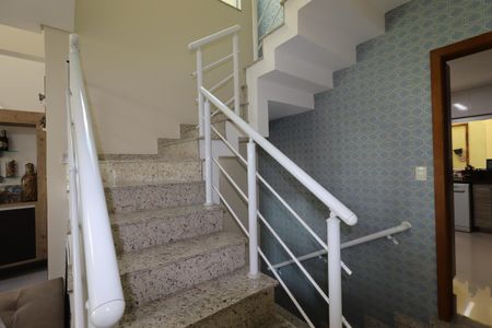 Casa à venda com 217m², 3 quartos e 5 vagasEscada piso superior