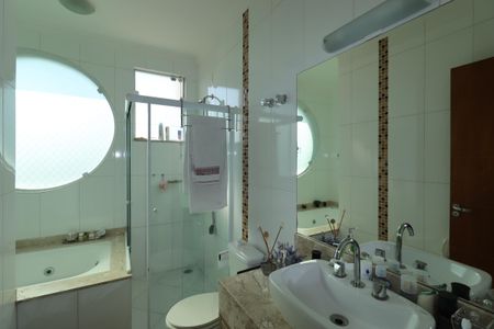 Casa à venda com 217m², 3 quartos e 5 vagasBanheiro da Suíte 3