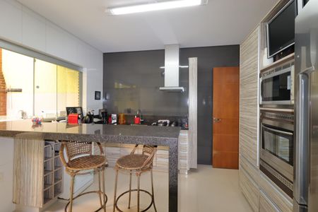 Casa à venda com 217m², 3 quartos e 5 vagasCozinha