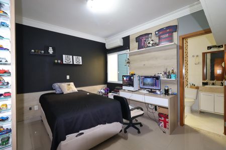 Casa à venda com 217m², 3 quartos e 5 vagasSuíte 2