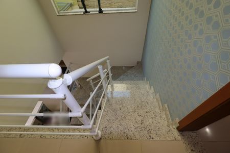 Casa à venda com 217m², 3 quartos e 5 vagasEscada piso superior