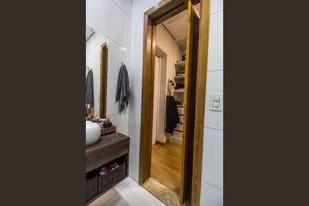 Casa de condomínio à venda com 250m², 3 quartos e 4 vagasBanheiro da Suíte 1