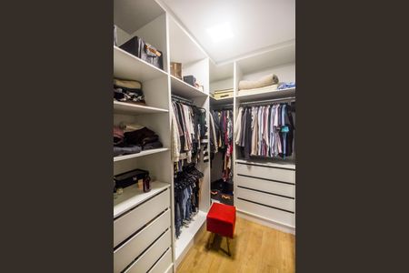Casa de condomínio à venda com 250m², 3 quartos e 4 vagasCloset da suíte 1