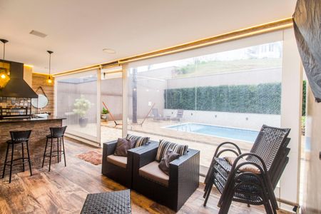 Casa de condomínio à venda com 250m², 3 quartos e 4 vagasÁrea gourmet