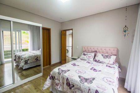 Casa de condomínio à venda com 250m², 3 quartos e 4 vagasSuíte 3