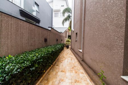 Casa de condomínio à venda com 250m², 3 quartos e 4 vagasCorredor