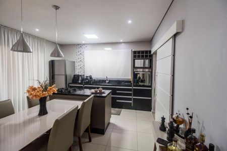 Casa de condomínio à venda com 250m², 3 quartos e 4 vagasSala de Jantar