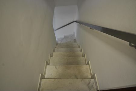 Casa para alugar com 120m², 2 quartos e 1 vagaEscada