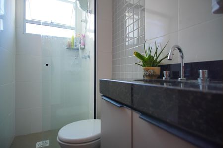 Apartamento à venda com 54m², 2 quartos e 2 vagasBanheiro Corredor