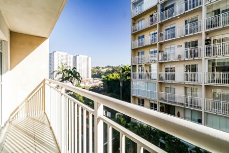 Apartamento à venda com 29m², 1 quarto e sem vaga Apartamento à venda com 29m², 1 quarto e sem vagaVaranda