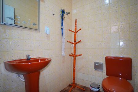 Casa à venda com 390m², 5 quartos e 4 vagasBanheiro da Suíte 2