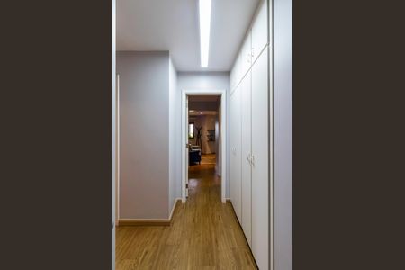 Apartamento à venda com 476m², 3 quartos e 4 vagas Apartamento à venda com 476m², 3 quartos e 4 vagasCorredor