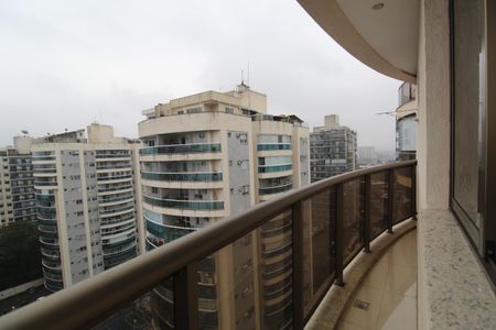 Apartamento à venda com 150m², 3 quartos e 2 vagasVaranda