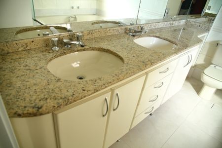 Apartamento à venda com 280m², 3 quartos e 4 vagasBanheiro da Suíte 1