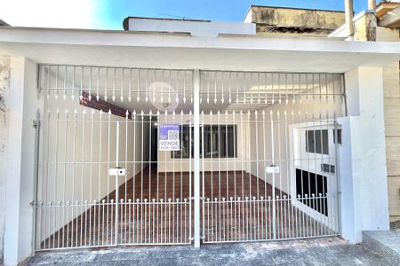 Casa à venda com 140m², 4 quartos e 2 vagas Casa à venda com 140m², 4 quartos e 2 vagasFachada