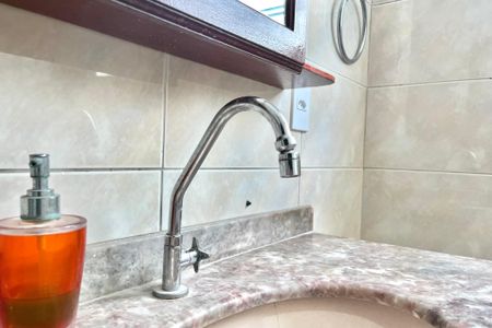 Casa à venda com 140m², 4 quartos e 2 vagas Casa à venda com 140m², 4 quartos e 2 vagasBanheiro Social