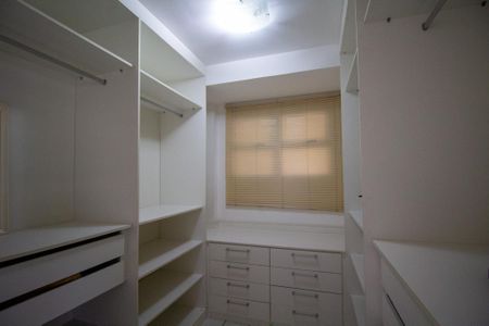 Apartamento à venda com 99m², 3 quartos e 2 vagas Apartamento à venda com 99m², 3 quartos e 2 vagasCloset da Suíte