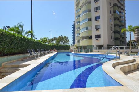 Apartamento à venda com 99m², 3 quartos e 2 vagas Apartamento à venda com 99m², 3 quartos e 2 vagasÁrea Comum - Piscina