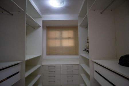 Apartamento à venda com 99m², 3 quartos e 2 vagas Apartamento à venda com 99m², 3 quartos e 2 vagasCloset da Suíte