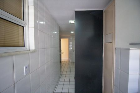 Apartamento à venda com 99m², 3 quartos e 2 vagas Apartamento à venda com 99m², 3 quartos e 2 vagasÁrea de Serviço