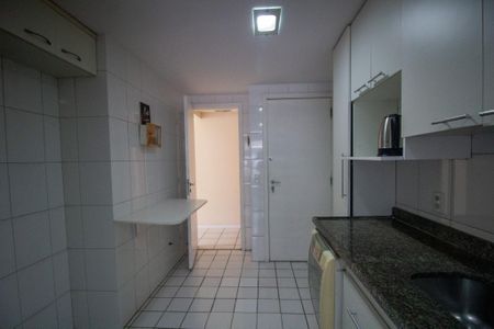 Apartamento à venda com 99m², 3 quartos e 2 vagas Apartamento à venda com 99m², 3 quartos e 2 vagasCozinha