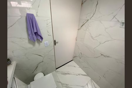 Apartamento à venda com 40m², 2 quartos e 1 vaga Apartamento à venda com 40m², 2 quartos e 1 vagaBanheiro Social