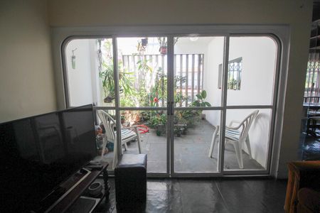 Sala de TV de casa à venda com 3 quartos, 500m² em Jardim Londrina, São Paulo