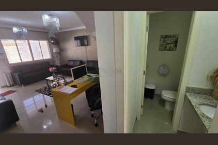 Casa à venda com 242m², 3 quartos e 6 vagas