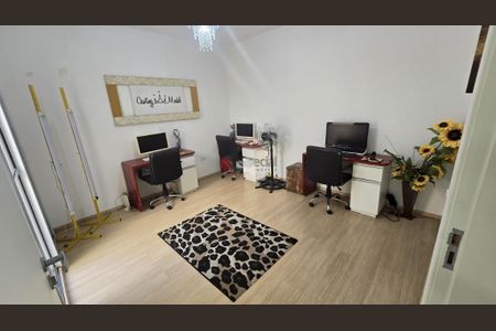Casa à venda com 242m², 3 quartos e 6 vagas