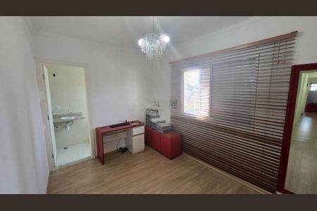 Casa à venda com 242m², 3 quartos e 6 vagas