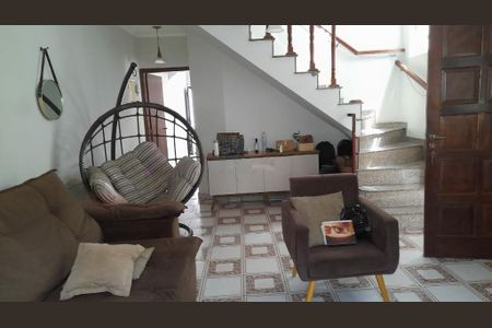 Casa à venda com 180m², 3 quartos e 4 vagas