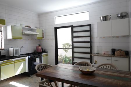 Casa à venda com 353m², 5 quartos e 4 vagasCozinha