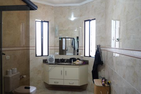 Casa à venda com 353m², 5 quartos e 4 vagasBanheiro da Suíte