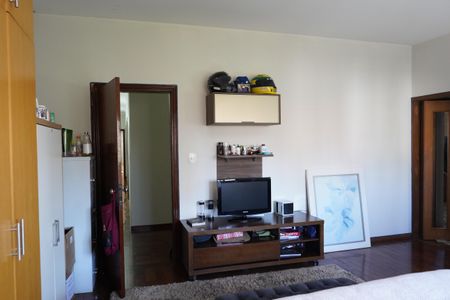 Casa à venda com 353m², 5 quartos e 4 vagasSuíte