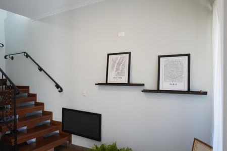 Casa à venda com 353m², 5 quartos e 4 vagasEscada