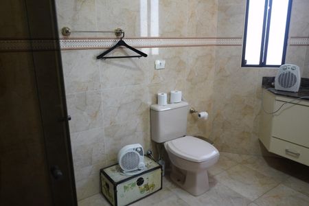 Casa à venda com 353m², 5 quartos e 4 vagasBanheiro da Suíte