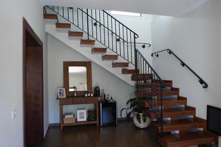 Casa à venda com 353m², 5 quartos e 4 vagasEscada