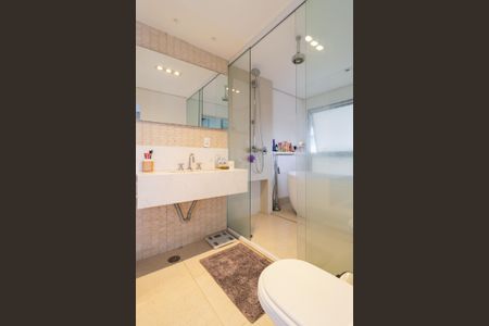 Apartamento à venda com 70m², 1 quarto e 2 vagas Apartamento à venda com 70m², 1 quarto e 2 vagasBanheiro da Suíte