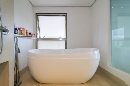 Apartamento à venda com 70m², 1 quarto e 2 vagas Apartamento à venda com 70m², 1 quarto e 2 vagasBanheiro da Suíte